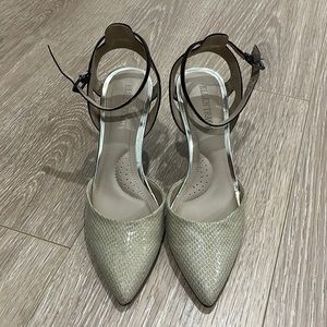 Ellen Tracy Black & Nude 3.5” Slingback Heels - size 7